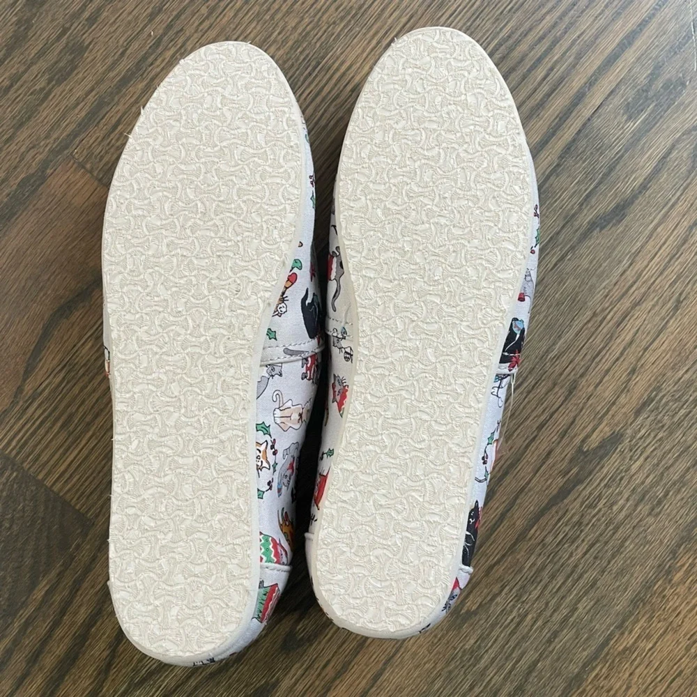 New TOMS Women’s Belmont Holiday Cats Print Ortholite Flats Shoe in Light Gray 8